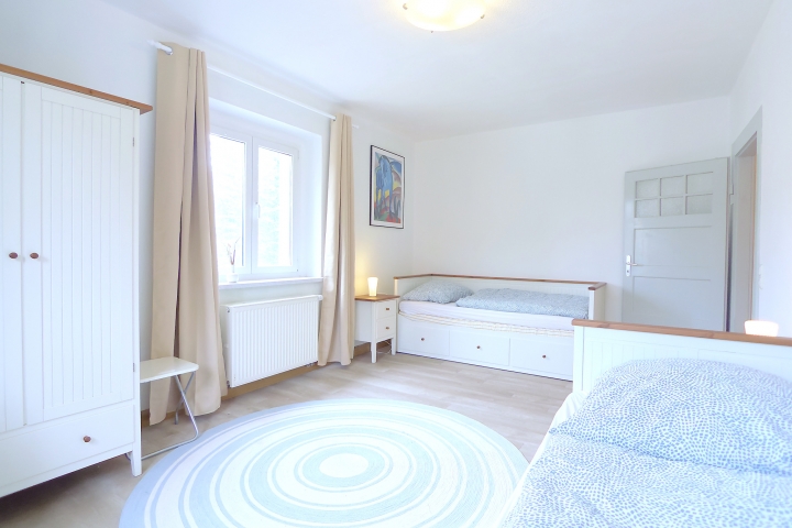 2. Schlafzimmer mit 2 ausziehbaren Betten