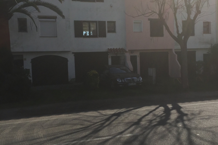 Parkplatz Ansicht von der Straße