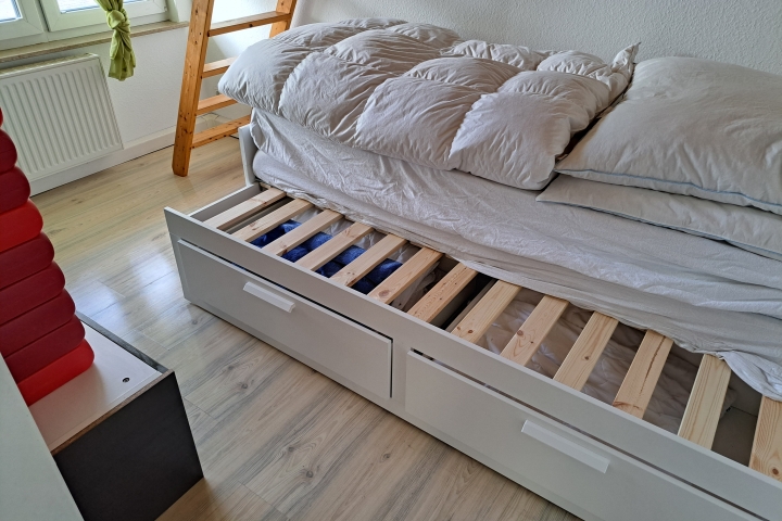 Das Bett ist ausziehbar und kann bietet platz bis zu 1,40x200