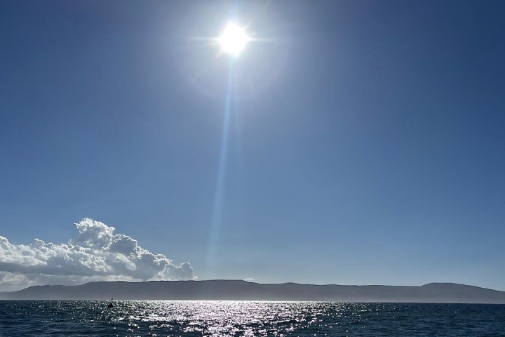 Sonniger Tag auf dem Meer