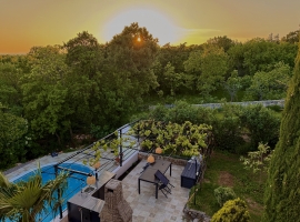 Herrlicher Blick hinunter in den Garten