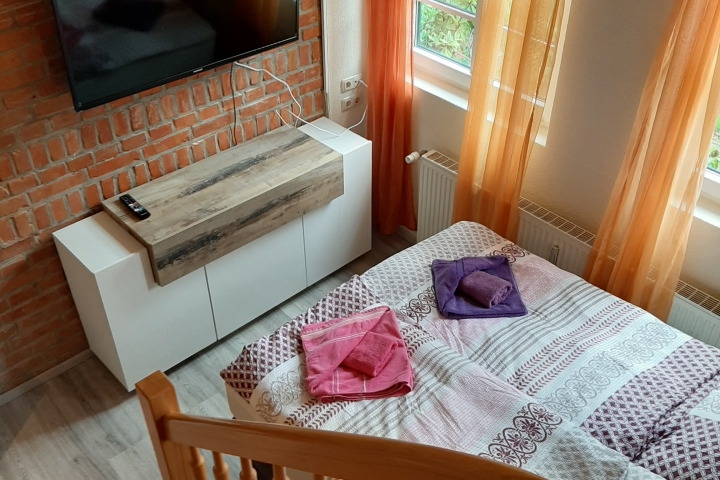 Schlafzimmer 1