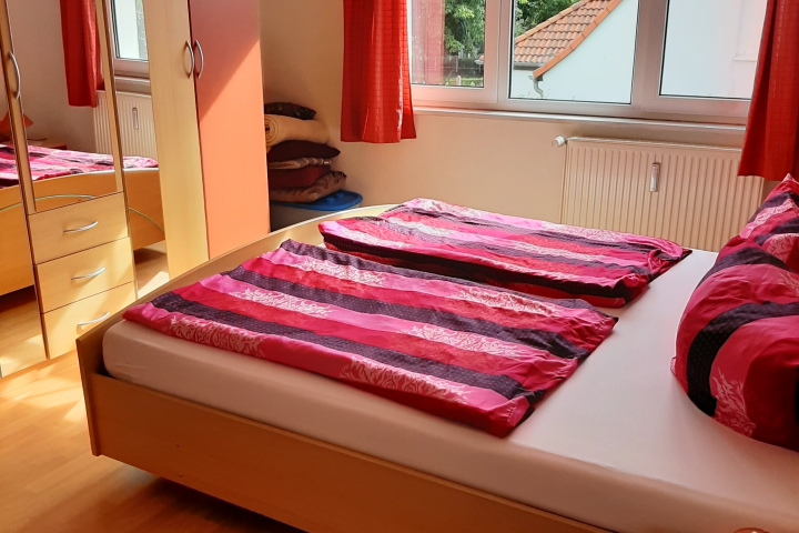Schlafzimmer 1