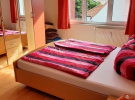 Schlafzimmer 1