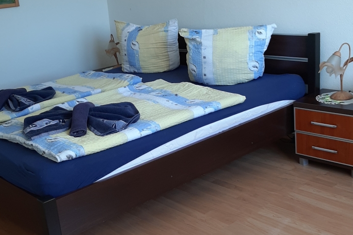 Schlafzimmer 1