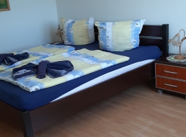 Schlafzimmer 1