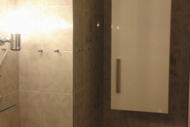 Badezimmer / Schrank