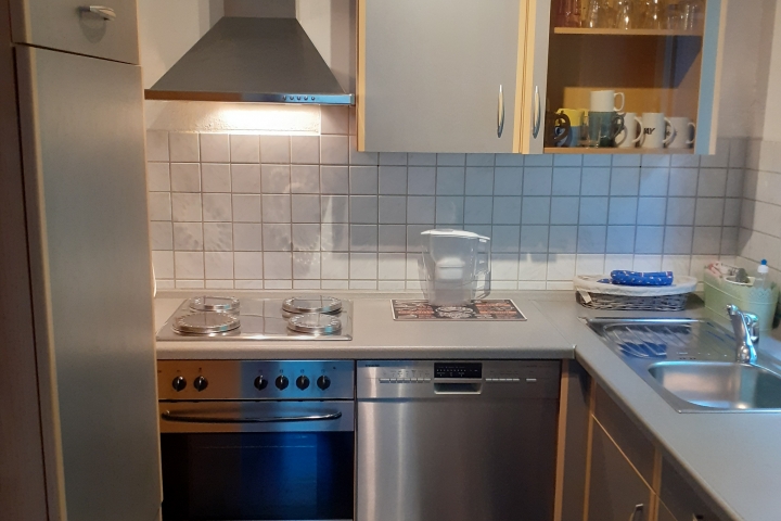 komplett ausgestattete Küche
