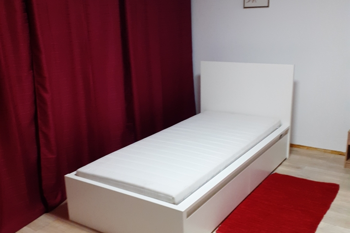 Schlafzimmer mit 2 Einzelbetten im Souterrain