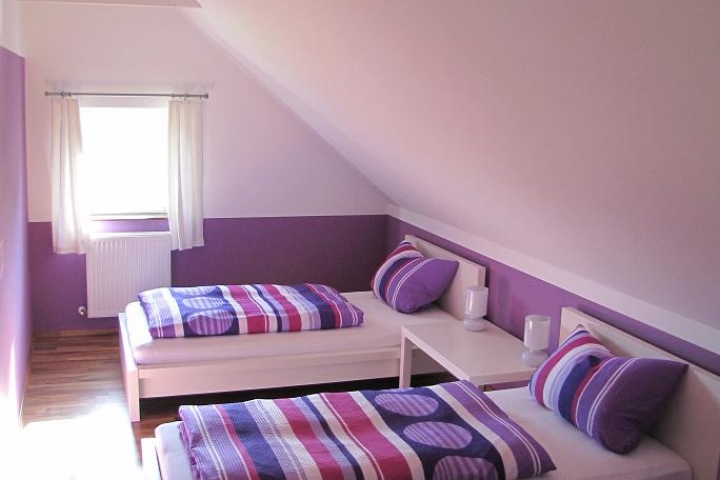 Schlafzimmer 1