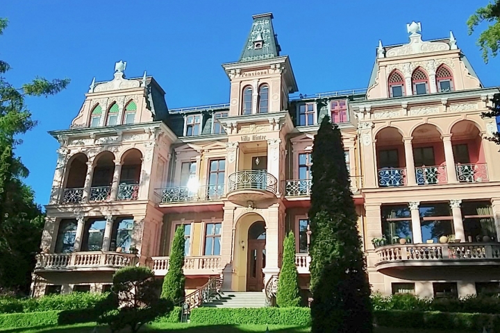 Die Nachbarschaft: Villa Hintze
