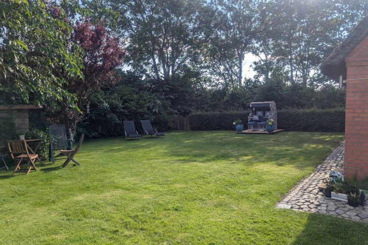 Garten mit Strandkorb