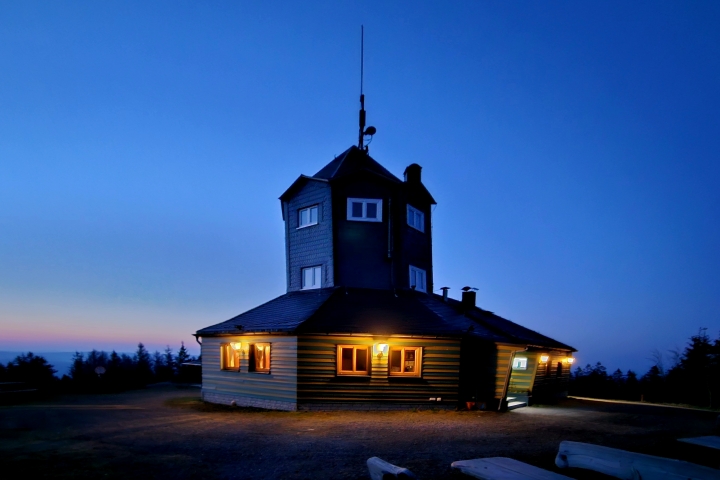 eines der vielen Ausflugsziel mit Weitblick über den Thüringer Wald, die Meuselbacher Kuppe