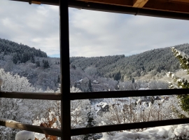 von der Terrasse das Dorf von oben bestaunen