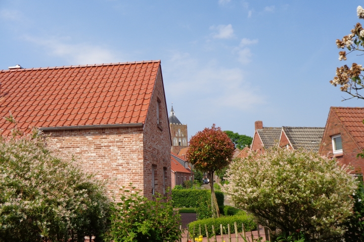 Blick vom Gastgarten ins Dorf