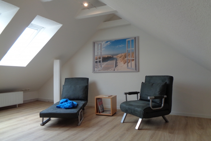 Spitzboden mit Loungebereich