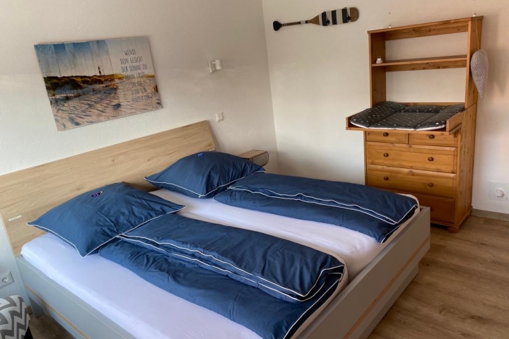 Schlafzimmer1
mit Wickelkommode