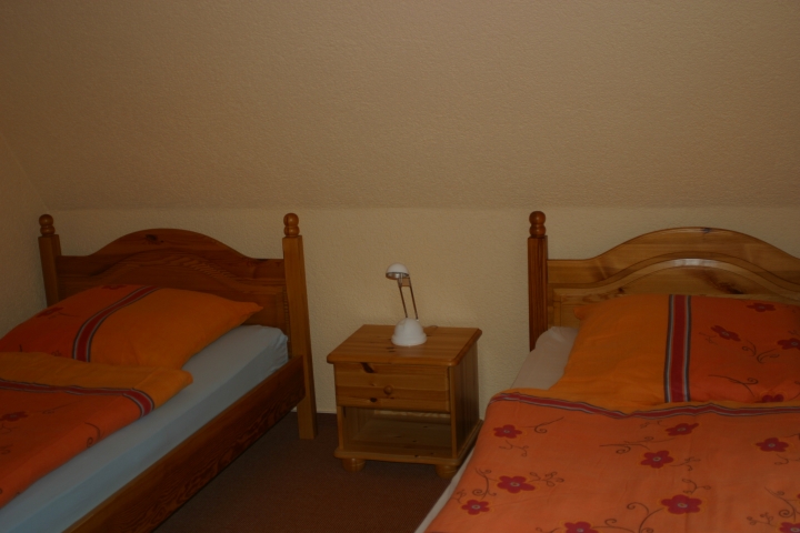 Schlafzimmer mit 2 Einzelbetten