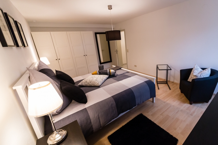 Schlafzimmer 1