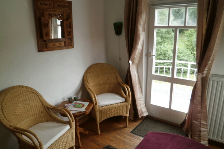 Ruheraum mit angrenzender Terrasse