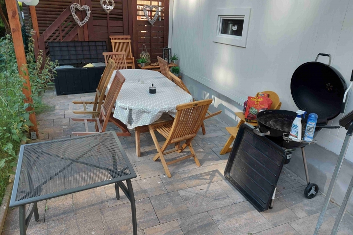 Terrasse und Grill im Aussenbereich