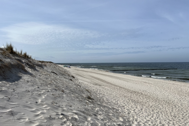 Der breite Ostseestrand in unmittelbarer Nähe.