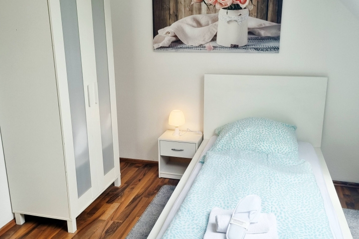 Schlafzimmer mit 2 Einzelbetten