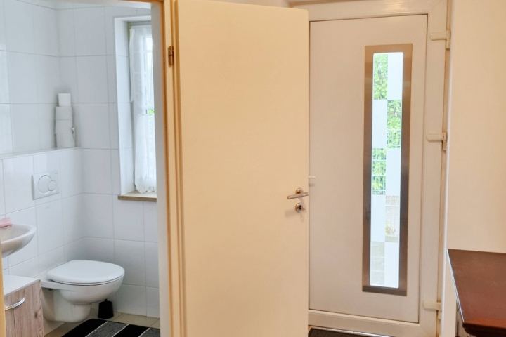 Eingang mit Gäste WC