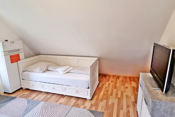 Schlafzimmer im Obergeschoss mit 2 Einzelbetten