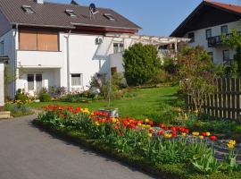 Hier könnte Ihr PKW stehen
kostenloser Parkplatz am Grunstück