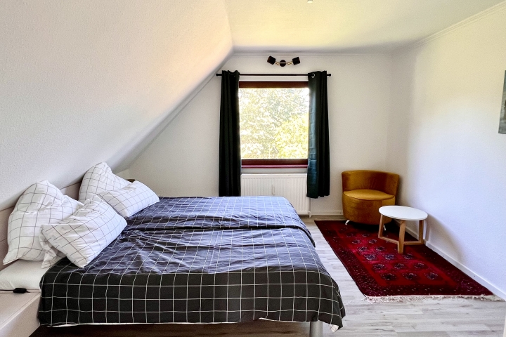 Schlafzimmer 1