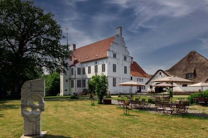 Herrenhaus Hoyerswort in Oldenswort:
Prämiert für den besten Pharisäer auf der Halbinsel Eiderstedt