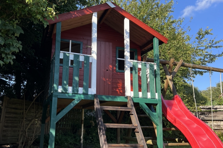 Klettergerüst, Schaukeln und Rutsche