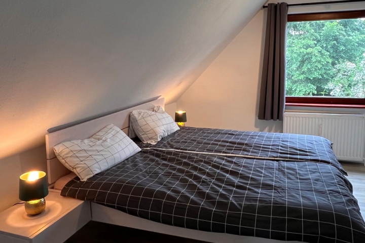 Schlafzimmer 1