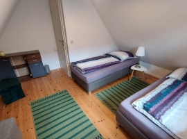 Schlafzimmer oben, nach Wunsch als Doppelbett zu stellen