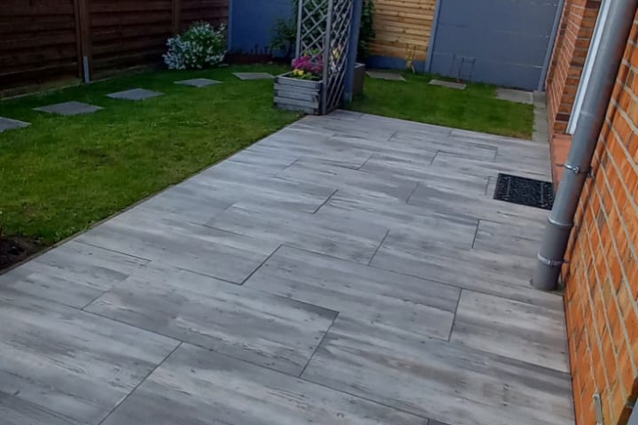 Garten der Ferienwohnung Slumpschööt mit Sichtschutz zu den Nachbarn