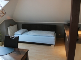Die sehr bequeme Schlafcouch bietet für bis zu 2 Personen ausreichenden Schlafplatz