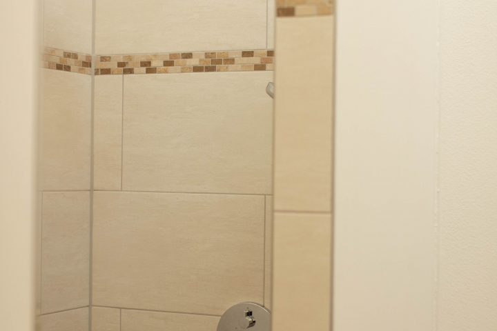 Dusche mit Regenbrause