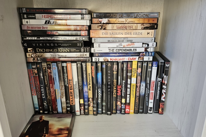 Große DVD-Auswahl: Für entspannte Abende steht Ihnen eine breite Filmauswahl zur Verfügung.