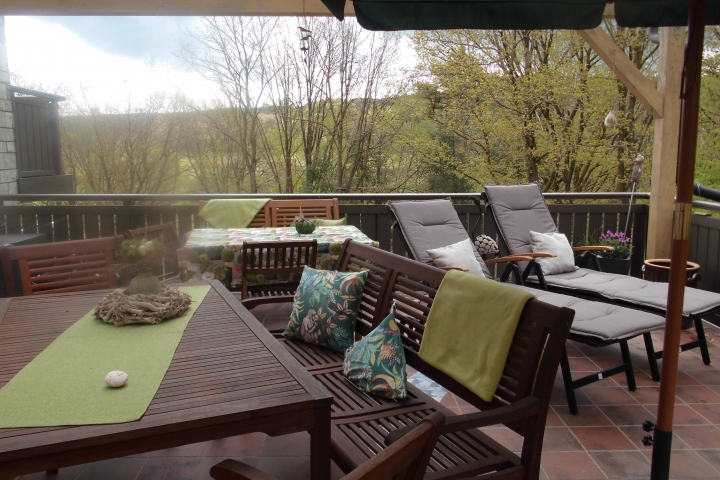 große Terrasse für alle Gäste zugängig