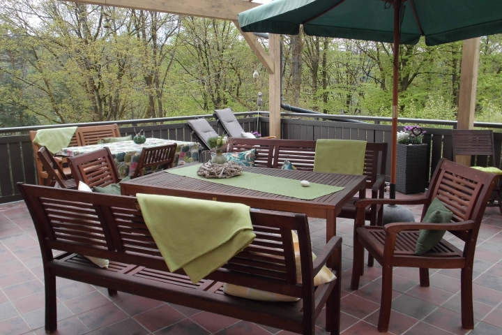 Terrasse mit Blick zum Wald