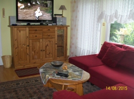 . . . . mit Heimkino und Ausgang zur Terrasse