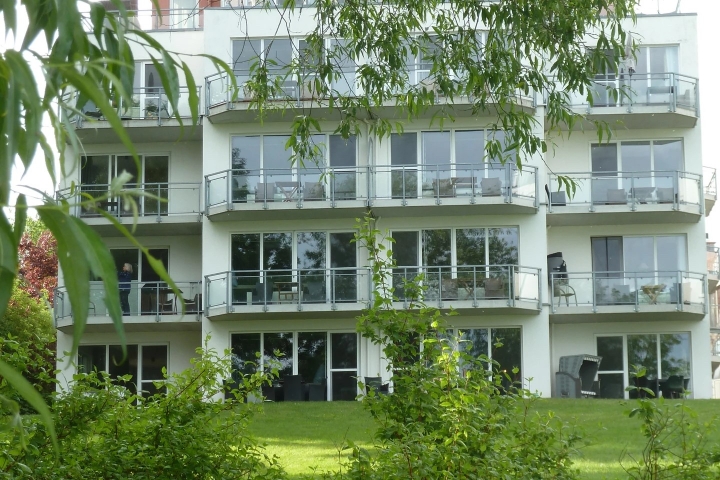 Fewo Suite Nordlicht mit Kanu direkt am See | Außenansicht Villa-West, 