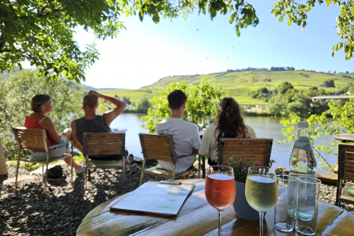 Weinlounge in Zell
