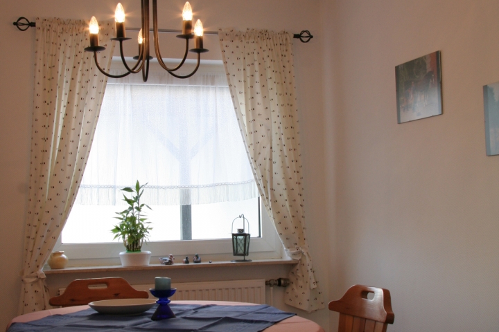 Essbereich angrenzend zum Wohnzimmer (Erdgeschoss)