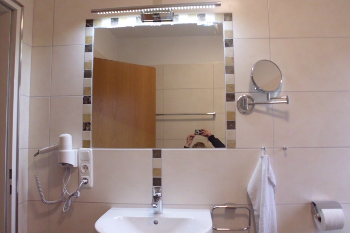 Badezimmer Blick Waschbecken (Erdgeschoss)
