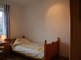 Schlafzimmer 2 mit Einzelbett (Erdgeschoss) Foto Schlafzimmer