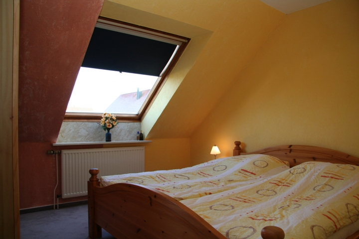Schlafzimmer 1 mit Doppelbett (Obergeschoss)