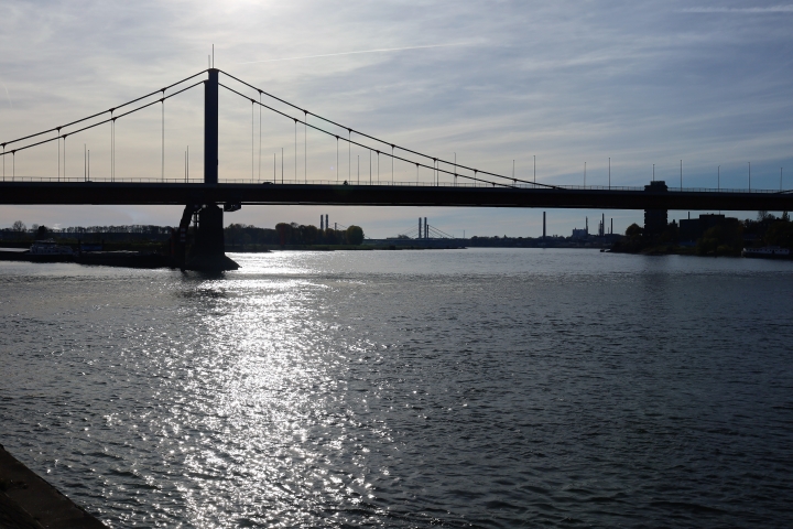 Mühlenweide Ruhrort mit Hafen