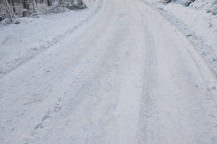 Zufahrt im Winter